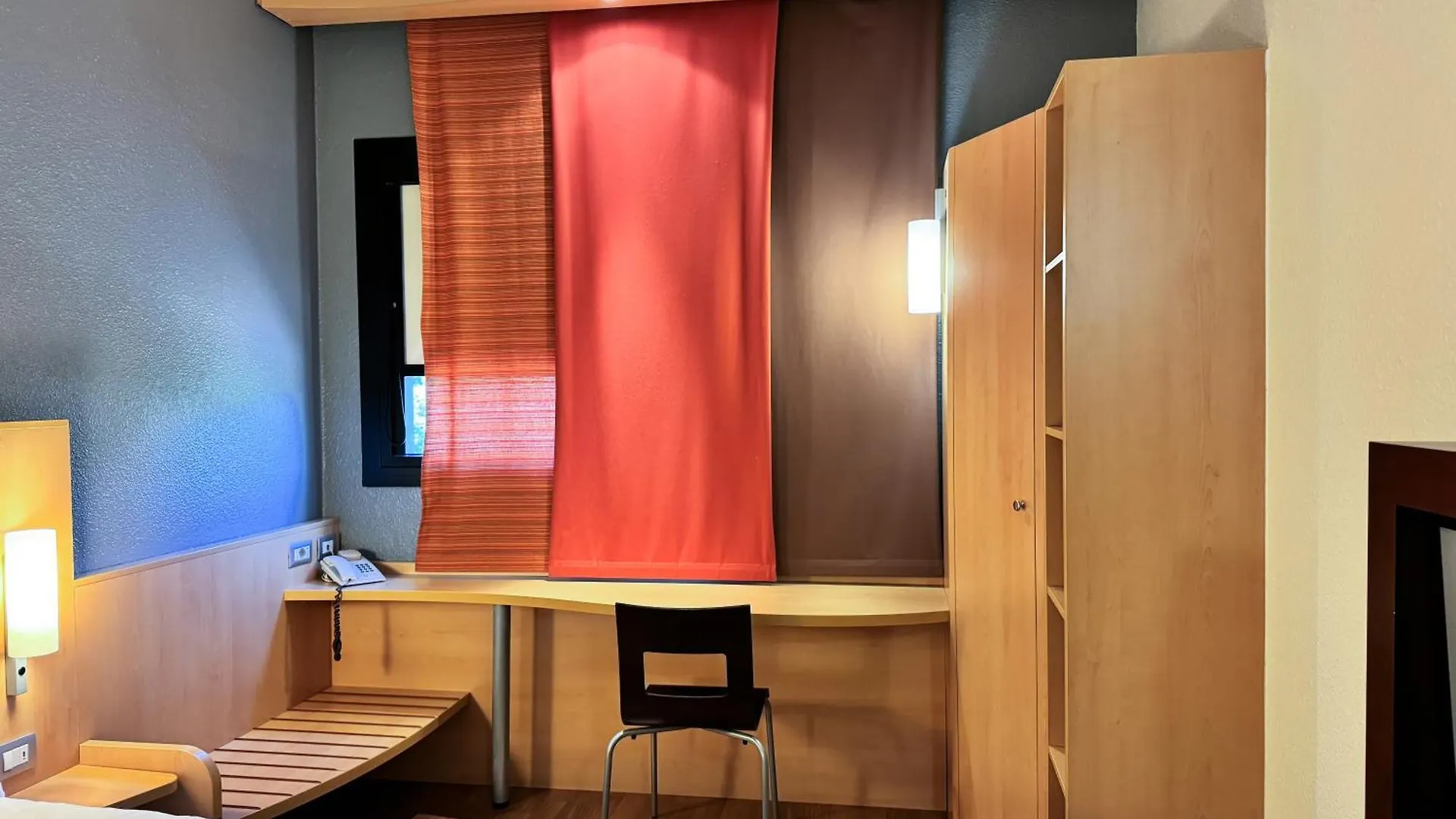 A&O Hostel Milano Ca Granda מלון