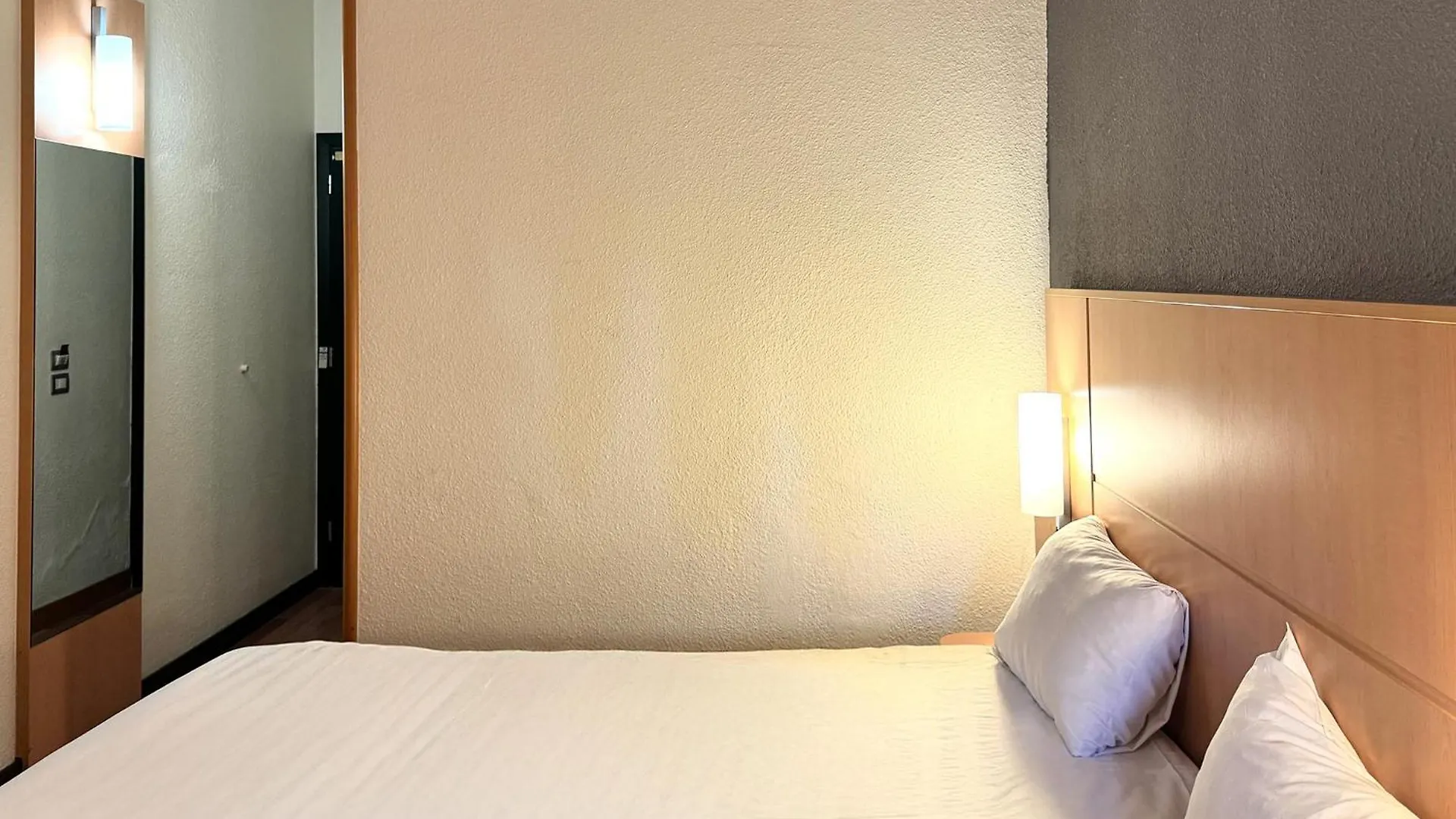 Hotell A&O Hostel Milano Ca Granda
